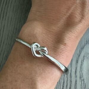LOVE KNOT BRACELET